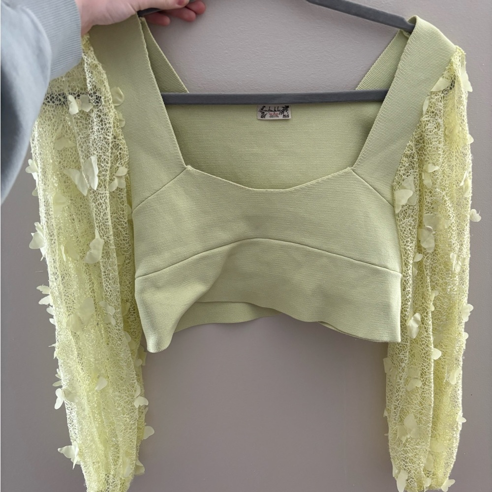 Free people flutter by crop - Picture 4 of 7
